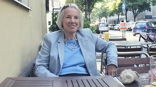 Journalistin Anneliese Rohrer Im Gespräch mit Journalistin Anneliese Rohrer