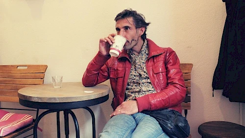 Dr. Tom Vogel Dr. Tom Vogel mit Kaffee