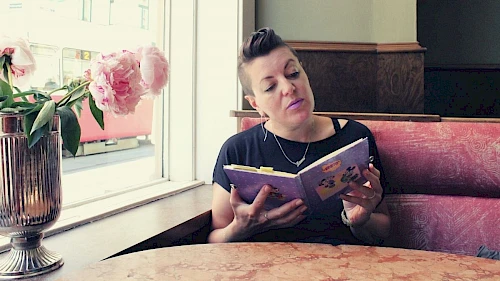 Poetry-Slam-Organisatorin Diana Köhle Diana Köhle liest aus ihrem Tagebuch