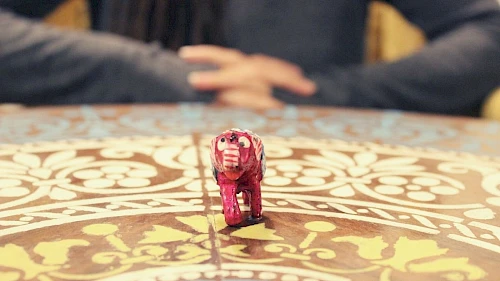 Roter Elefant Roter Elefant von Cornelia Travnicek