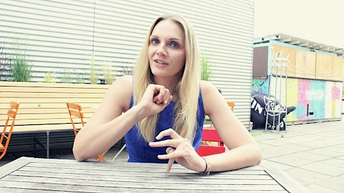 Ö3-Moderatorin Lisa Hotwagner Lisa Hotwagner im Interview