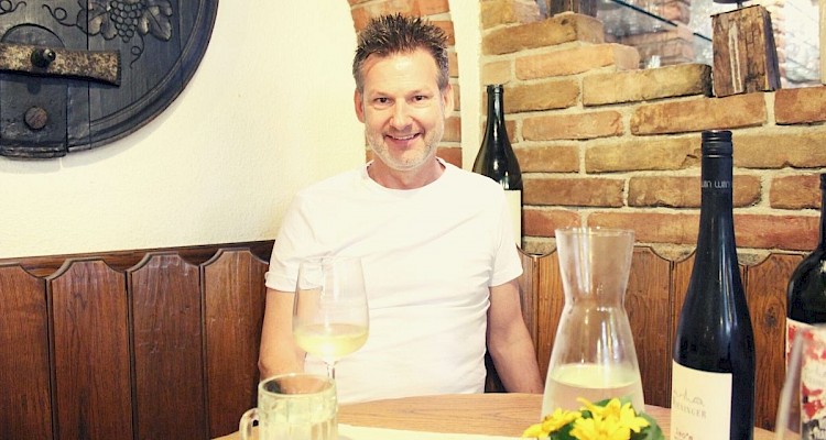 Interview mit Heurigenwirt Leo Wieninger - ©talkaccino.at Leo Wieninger im Interview - ©talkaccino.at