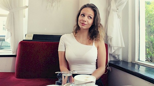 Pornodarstellerin Mary Wet Mary Wet im Interview