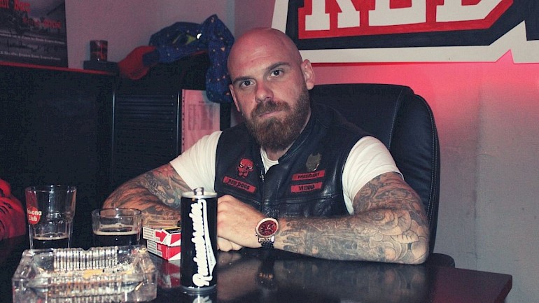 Interview mit dem Wiener Präsidenten Red Dogs MC Austria Jakob B. Red-Dogs-Biker Jakob B. im Gespräch