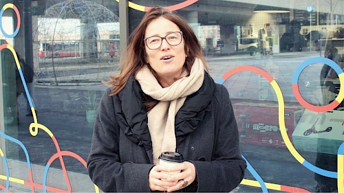 Buchhändlerin Bettina Wagner Bettina Wagner mit Kaffee im Interview
