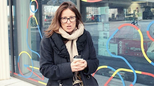 Buchhändlerin Bettina Wagner Bettina Wagner mit Kaffee im Interview