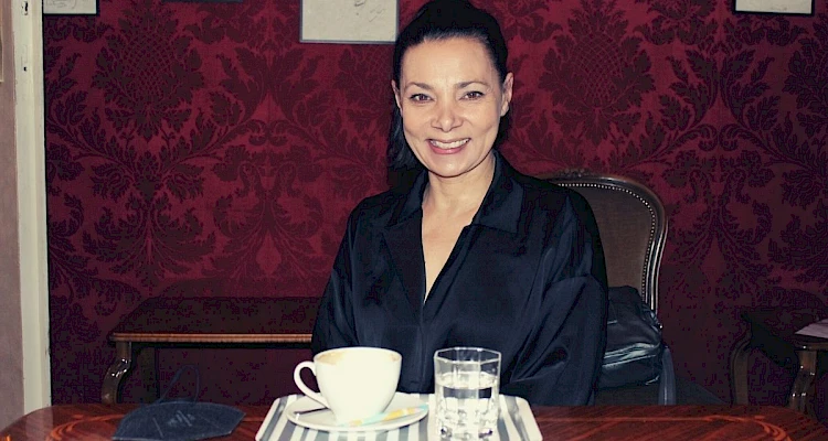 Interview mit Schauspielerin Sandra Cervik - ©talkaccino.at Schauspielerin Sandra Cervik im Gespräch - ©talkaccino.at