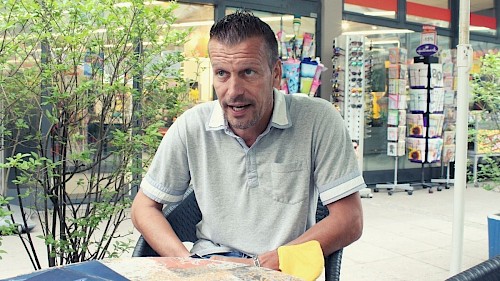 Taxifahrer Christian Krause Im Gespräch mit Taxifahrer Christian Krause
