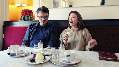 Agrarökonomin Bianca Blasl & Sozioökonom Wilhelm Geiger Interview im Café Mocca mit Bianca Blasl & Wilhelm Geiger