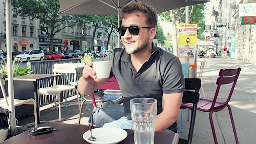 Notfallsanitäter Daniel Knogler Interview beim Kaffee mit einem Notfallsanitäter